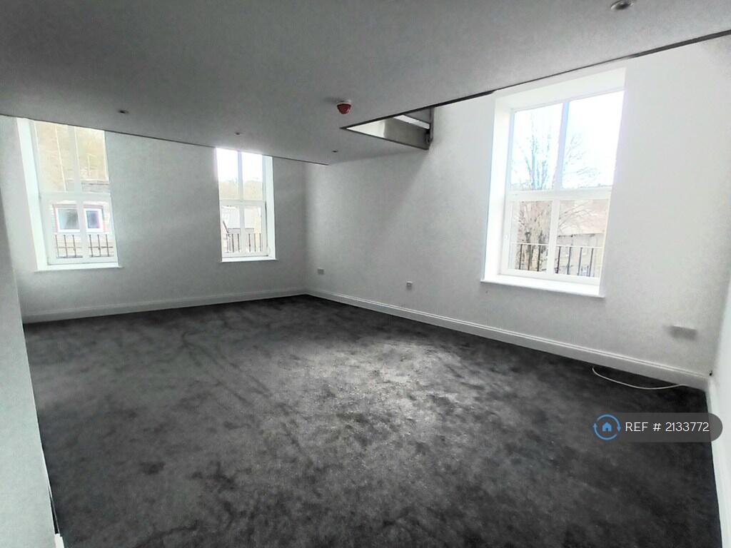 2 bed 1st Floor Flat for rent in Cowpe. From OpenRent