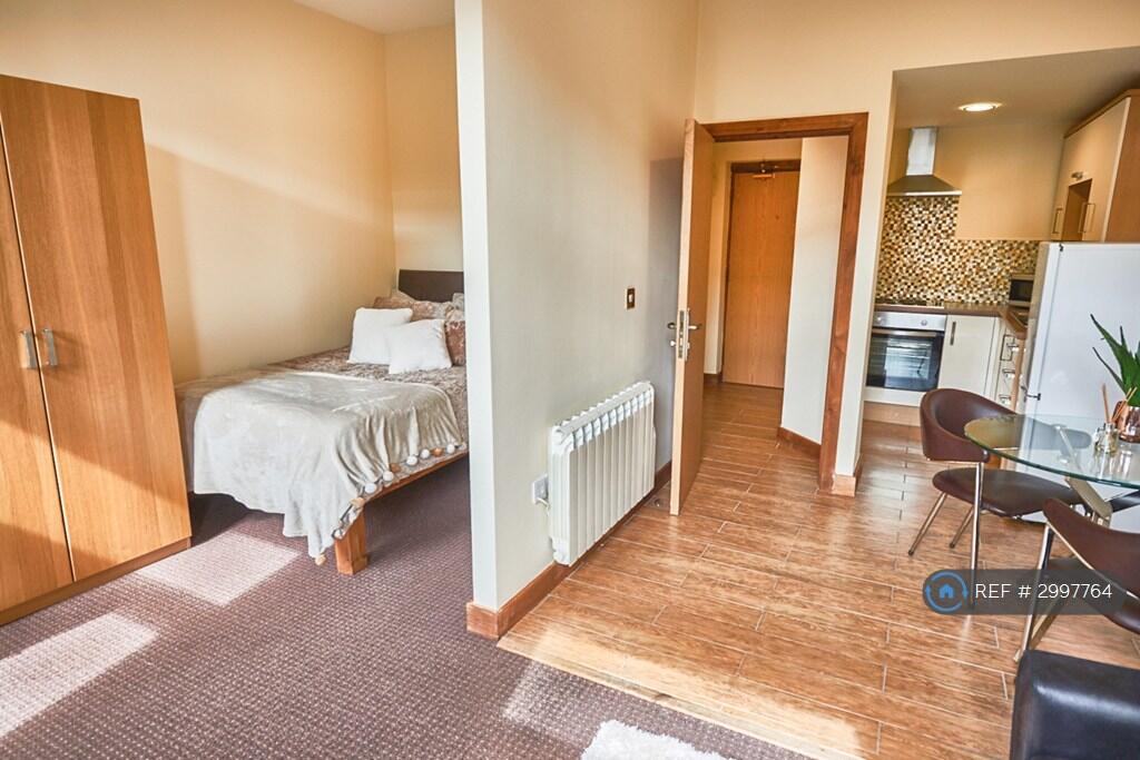 4 bed Studio for rent in Bradford. From OpenRent 4 bed Studio for rent in Bradford. From OpenRent