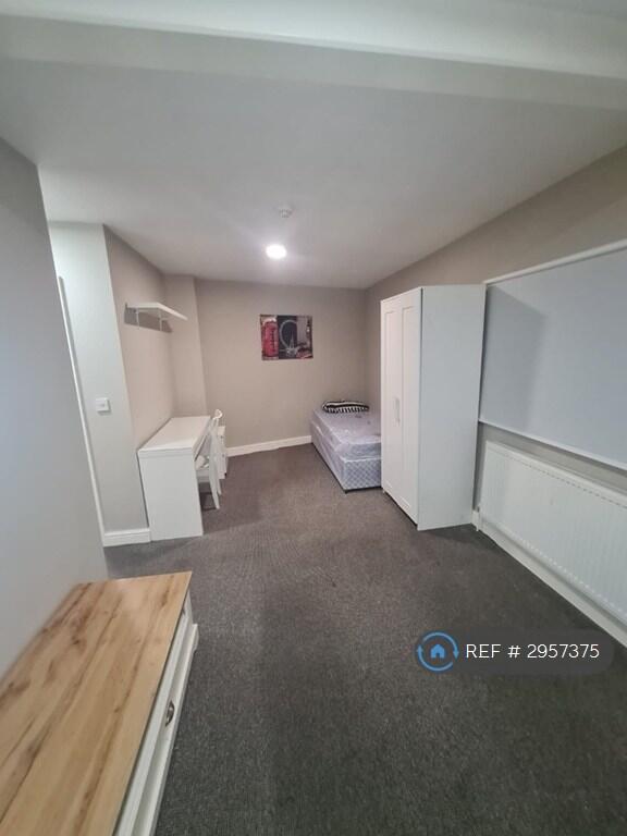 4 bed Studio for rent in Bolton. From OpenRent 4 bed Studio for rent in Bolton. From OpenRent
