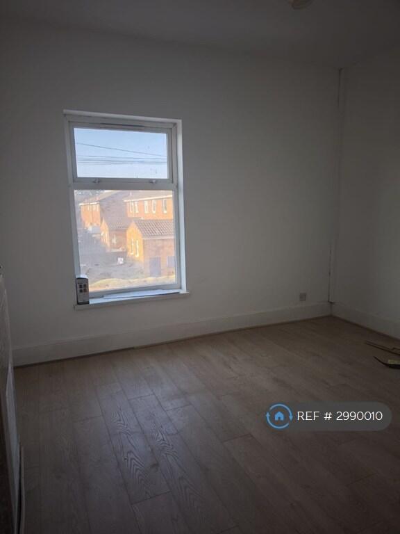 3 bed Mid Terraced House for rent in Grimsby. From OpenRent