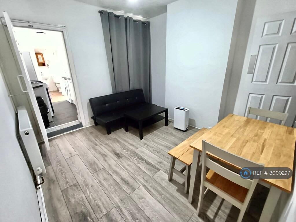 1 bed House Share for rent in Coventry. From OpenRent 1 bed House Share for rent in Coventry. From OpenRent
