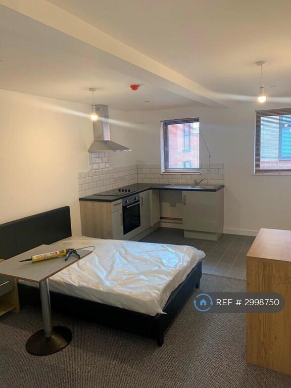 4 bed Studio for rent in Gloucester. From OpenRent 4 bed Studio for rent in Gloucester. From OpenRent