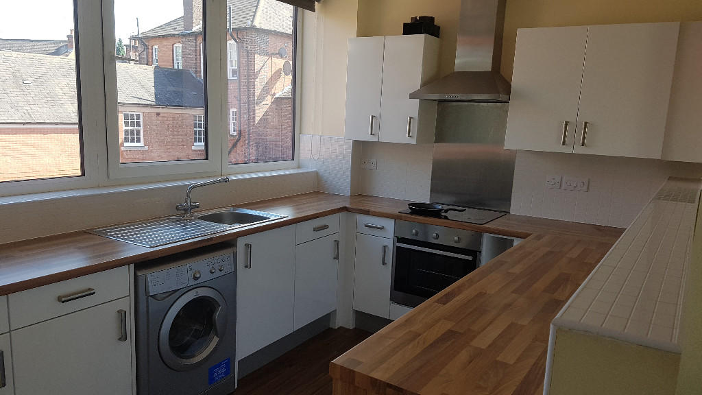 3 bed Private Halls for rent in Stoughton. From Parmars - Leicester