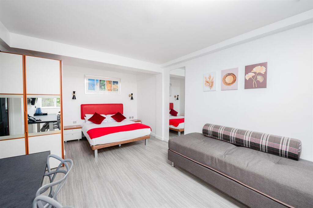 1 bed 1st Floor Flat for rent in London. From Plaza Estates