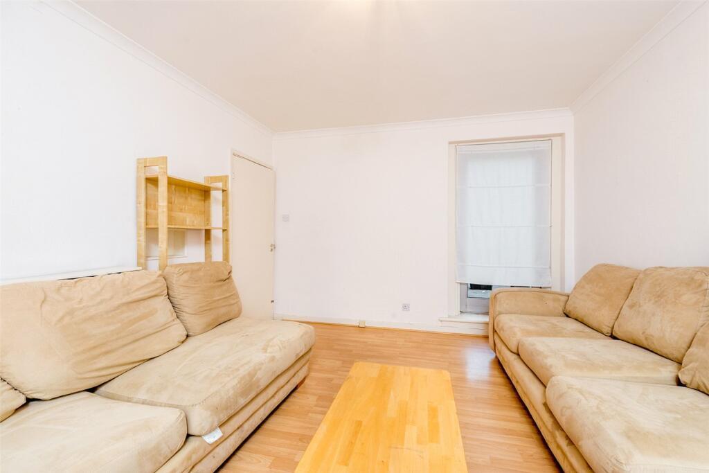 3 bed 1st Floor Flat for rent in Battersea. From Pomp Properties - London