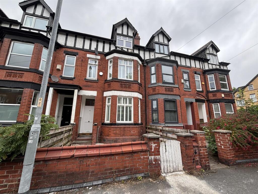 6 bed Detached for rent in Manchester. From Jordan Fishwick - Didsbury