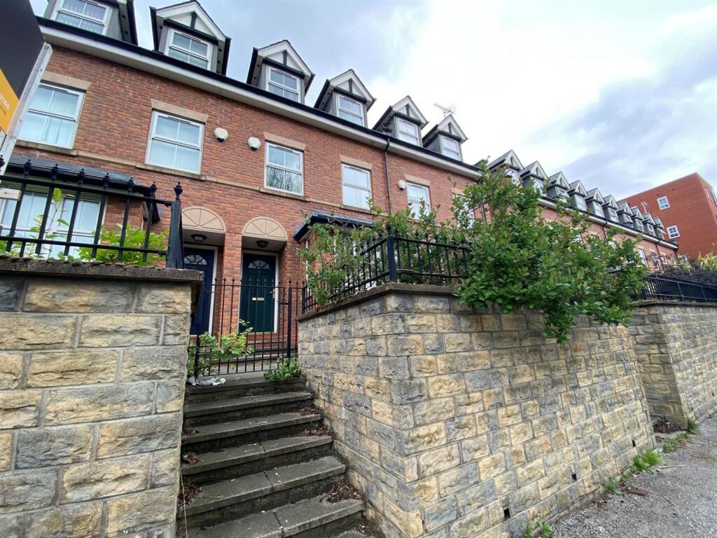 4 bed Detached for rent in Salford. From Jordan Fishwick - Manchester