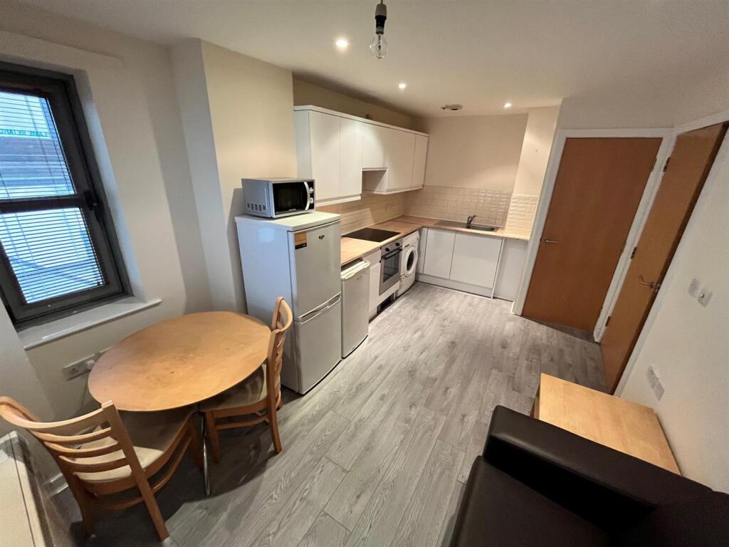 2 bed 1st Floor Flat for rent in Manchester. From Jordan Fishwick - Manchester