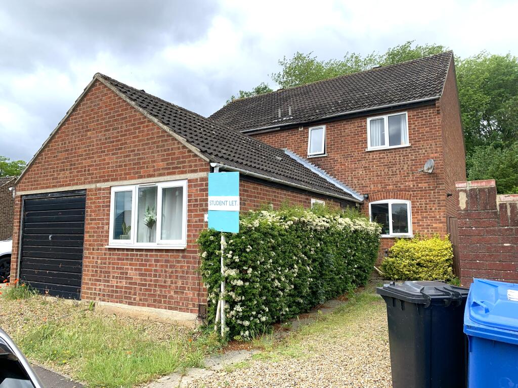 5 bed Semi Detached for rent in Colney. From Alexander & Co - Norwich 5 bed Semi Detached for rent in Colney. From Alexander & Co - Norwich
