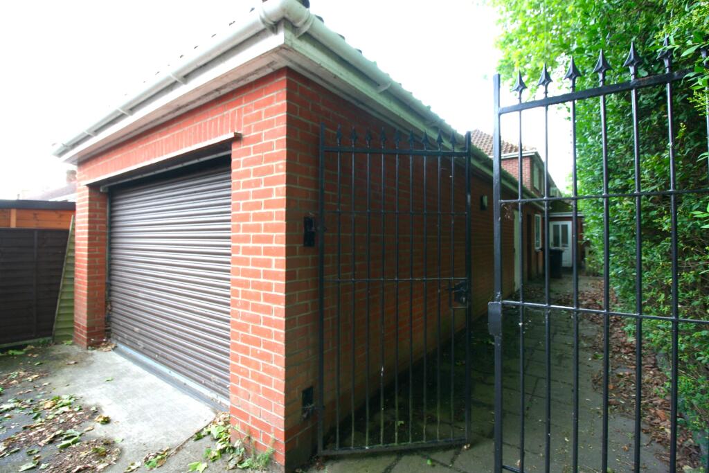 1 bed House Share for rent in Cringleford. From Alexander & Co - Norwich 1 bed House Share for rent in Cringleford. From Alexander & Co - Norwich