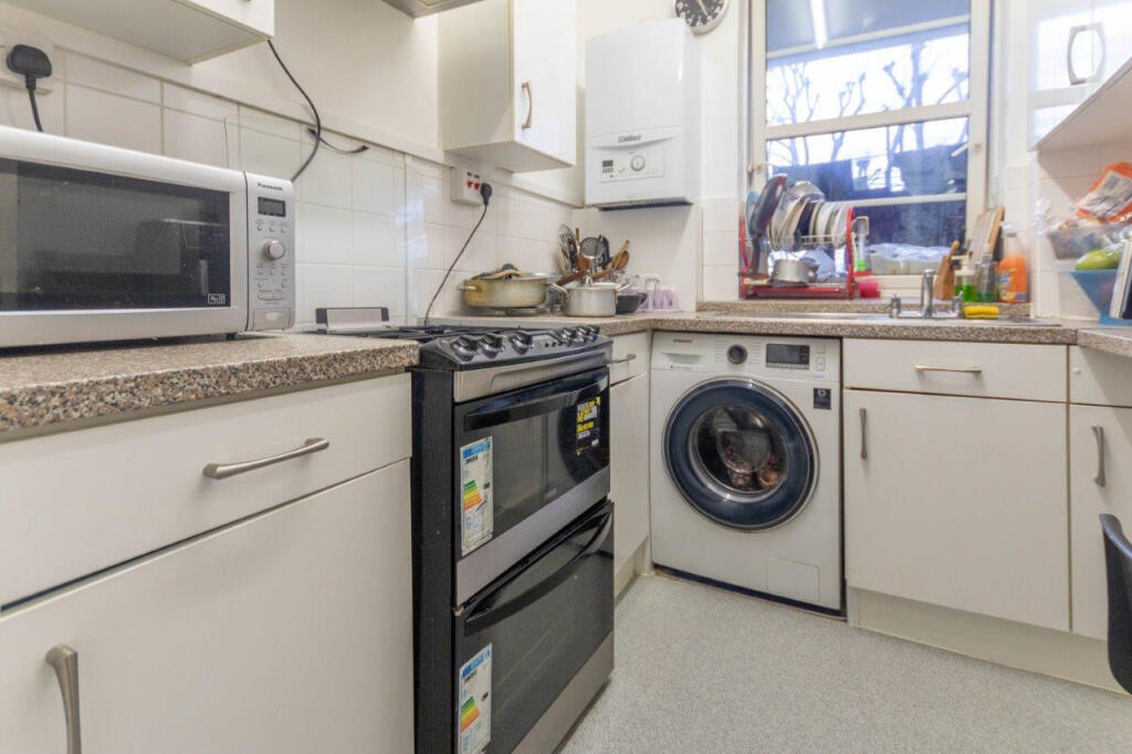 3 bed Apartment for rent in London. From Residential Realtors - London