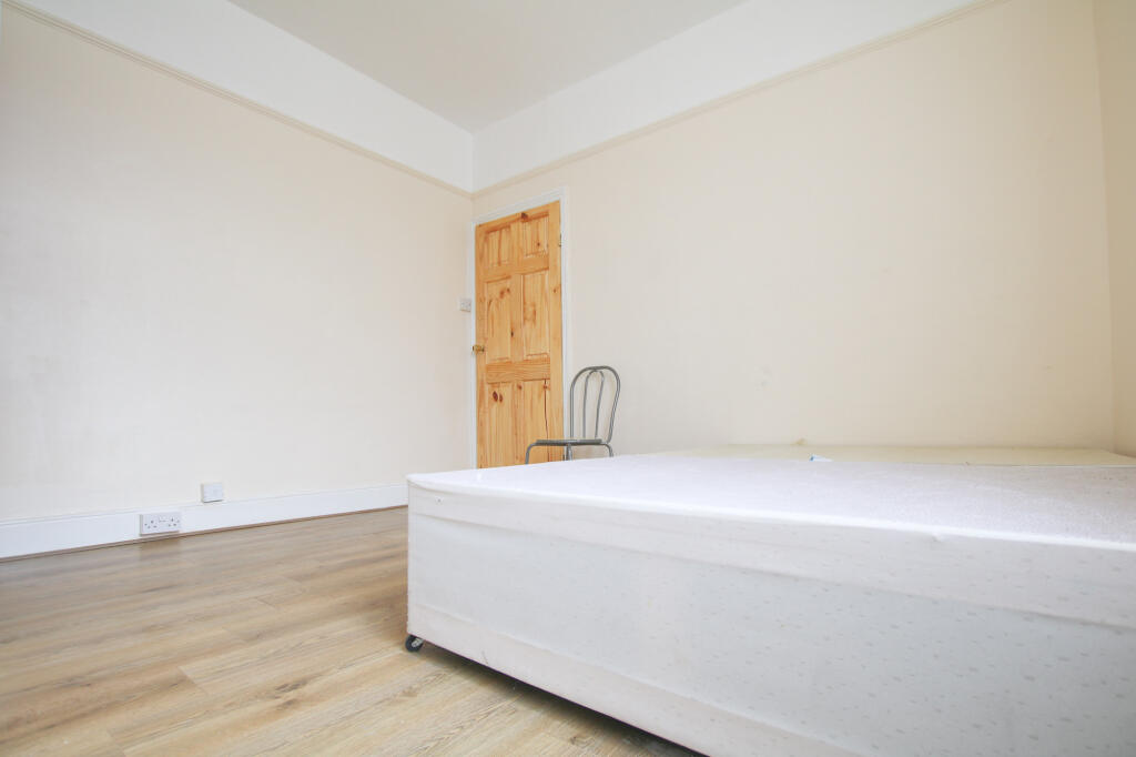 4 bed Semi Detached for rent in Merton. From Residential Realtors - London