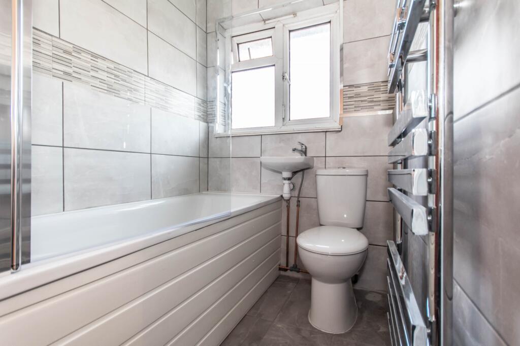 3 bed Apartment for rent in Bermondsey. From Residential Realtors - London 3 bed Apartment for rent in Bermondsey. From Residential Realtors - London