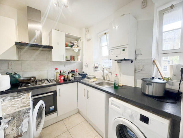 4 bed Mid Terraced House for rent in London. From Residential Realtors - London 4 bed Mid Terraced House for rent in London. From Residential Realtors - London