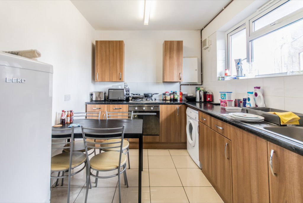 4 bed Apartment for rent in Camberwell. From Residential Realtors - London 4 bed Apartment for rent in Camberwell. From Residential Realtors - London