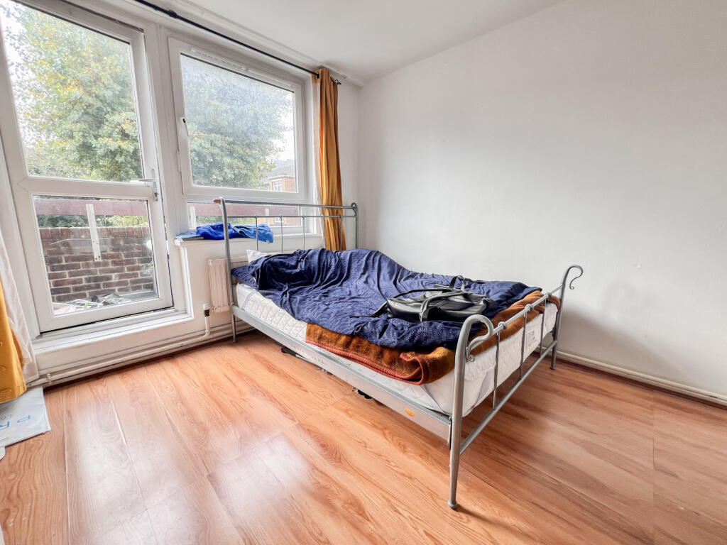 2 bed Mid Terraced House for rent in London. From Residential Realtors - London