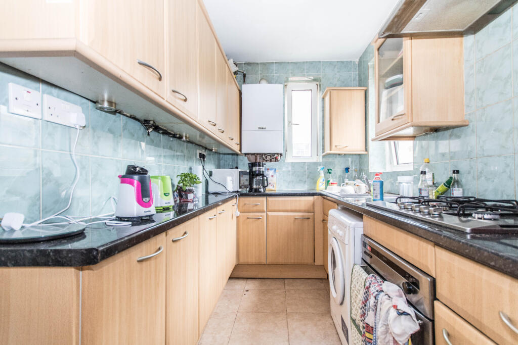 2 bed Apartment for rent in London. From Residential Realtors - London