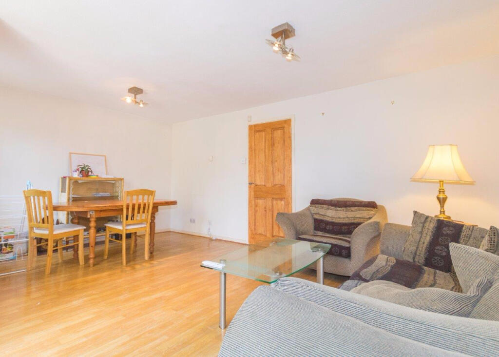3 bed Mid Terraced House for rent in Bermondsey. From Residential Realtors - London