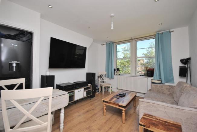 2 bed 1st Floor Flat for rent in London. From Residential Realtors - London