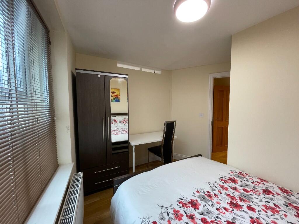 2 bed 1st Floor Flat for rent in Kensington. From RR Properties - London