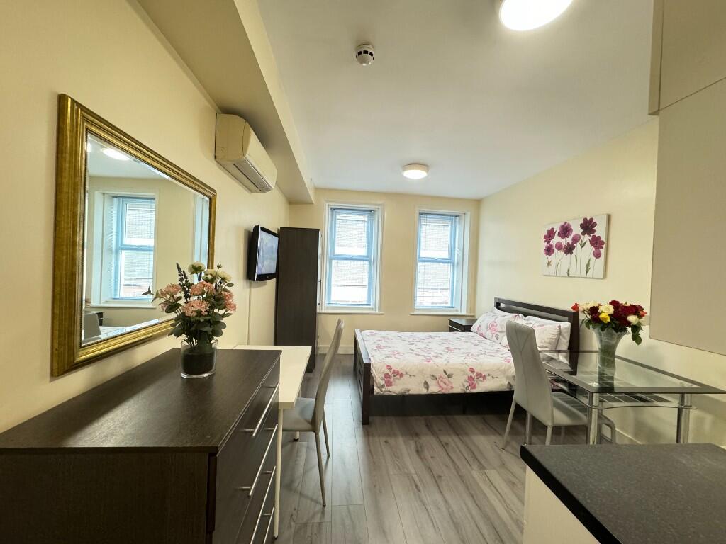 4 bed Studio for rent in Kensington. From RR Properties - London
