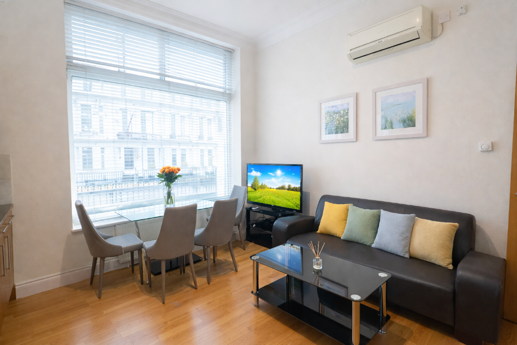 3 bed 1st Floor Flat for rent in London. From RR Properties - London