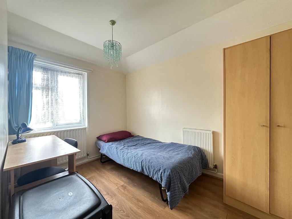 1 bed Detached for rent in Acton. From Savoy Property Consultants - West London