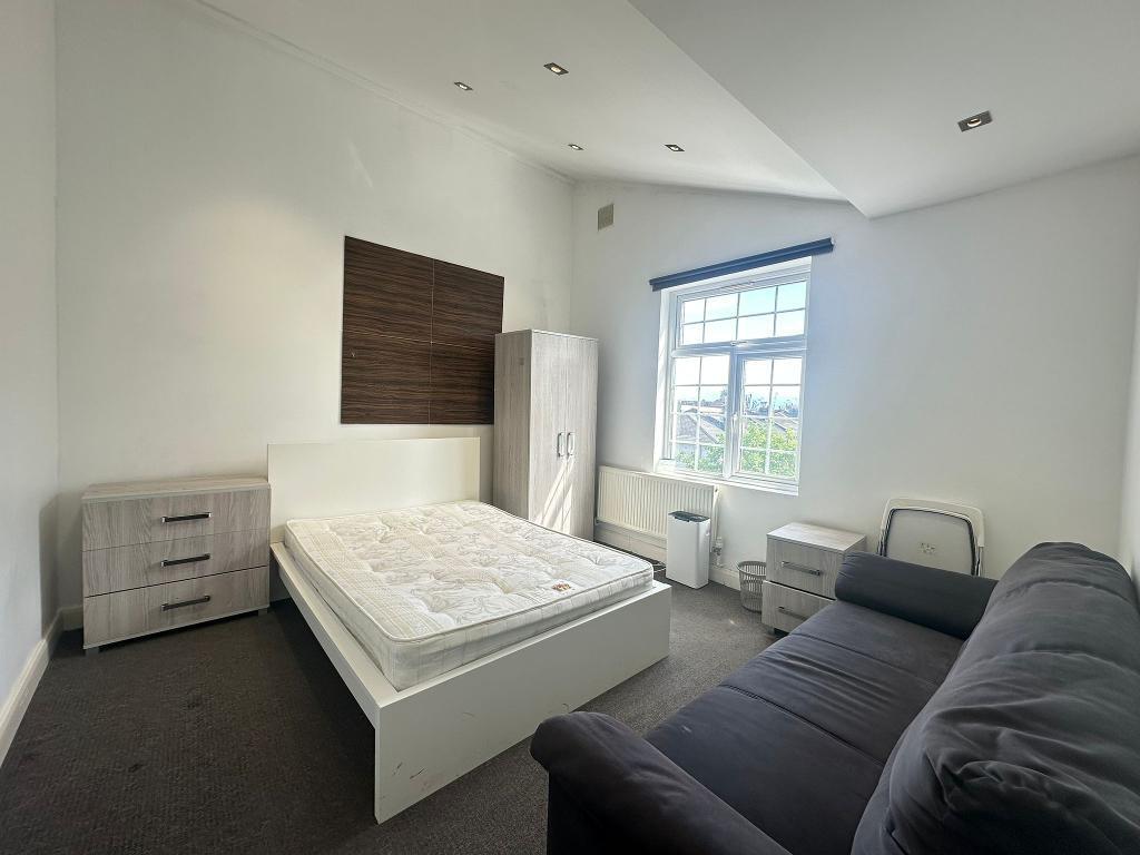 4 bed House Share for rent in Hammersmith. From Savoy Property Consultants - West London 4 bed House Share for rent in Hammersmith. From Savoy Property Consultants - West London