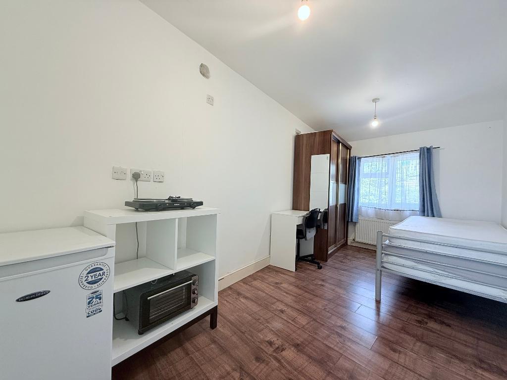 4 bed House Share for rent in Acton. From Savoy Property Consultants - West London