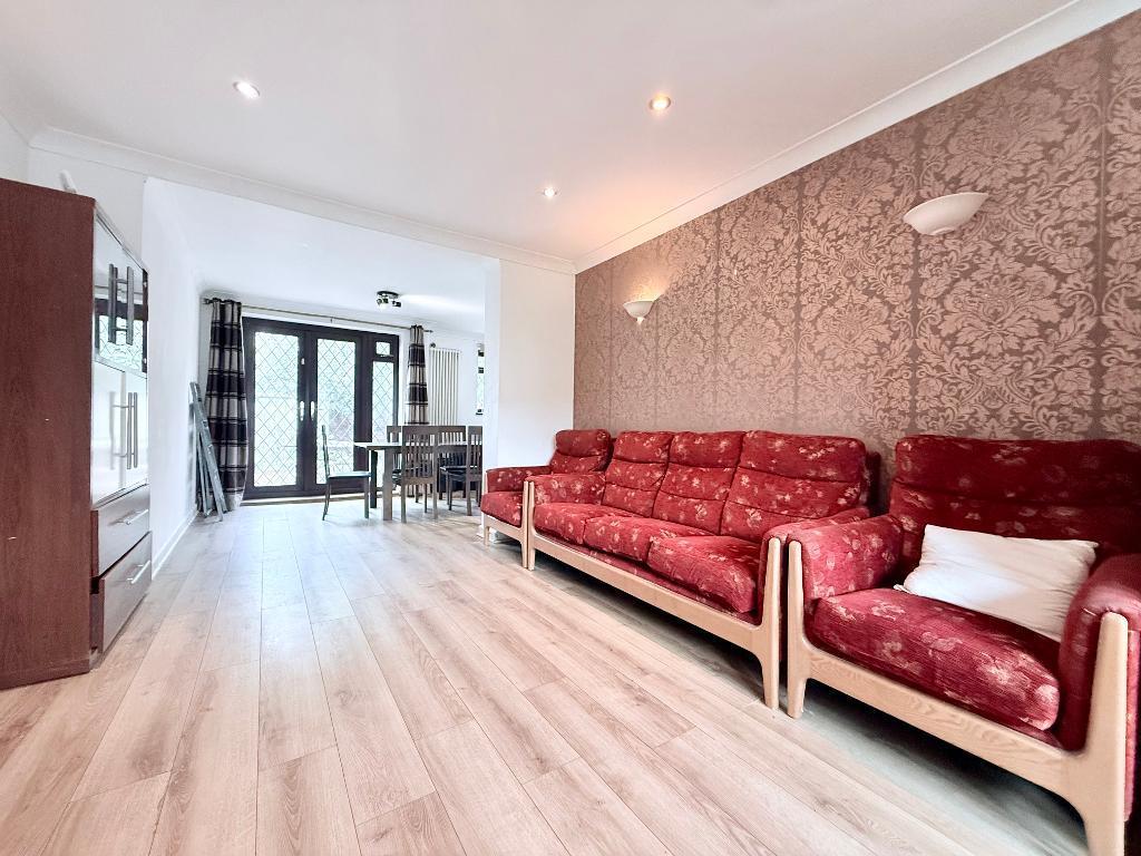 5 bed Semi Detached for rent in Acton. From Savoy Property Consultants - West London