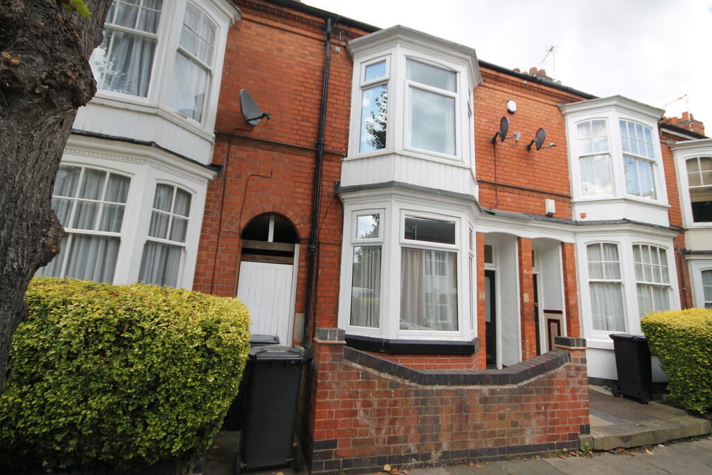 4 bed Mid Terraced House for rent in Leicester. From Keywest Estate Agents - Leicester