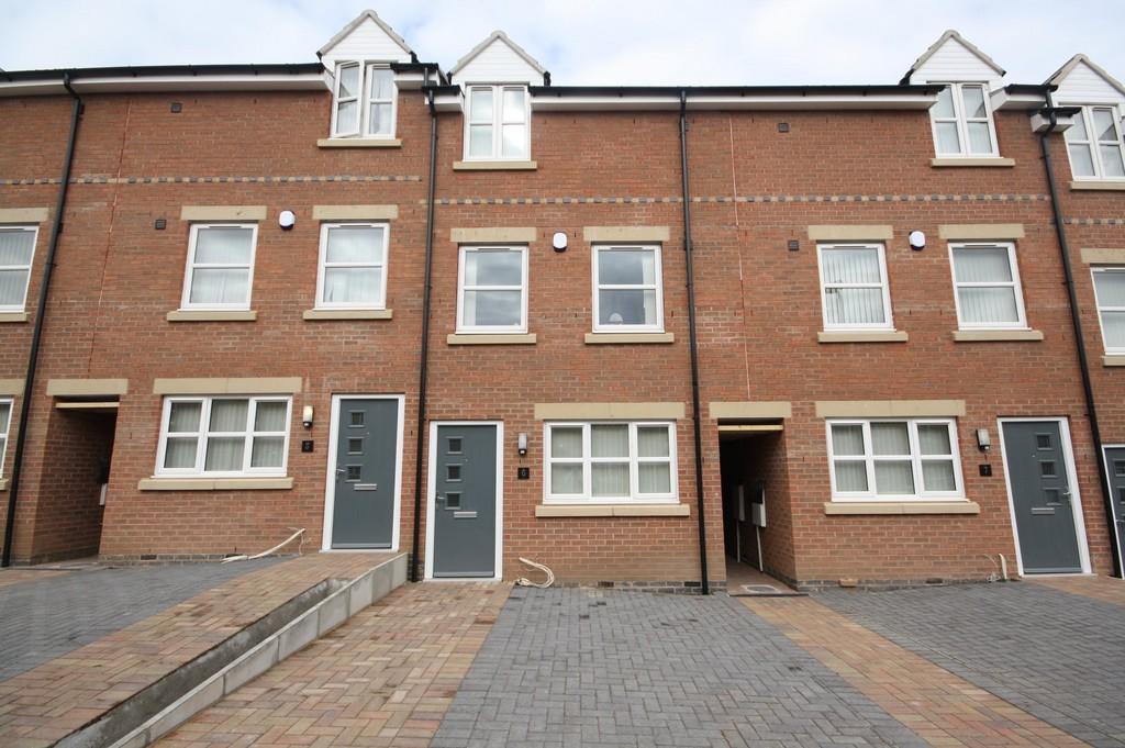 4 bed Mid Terraced House for rent in Leicester. From Keywest Estate Agents - Leicester
