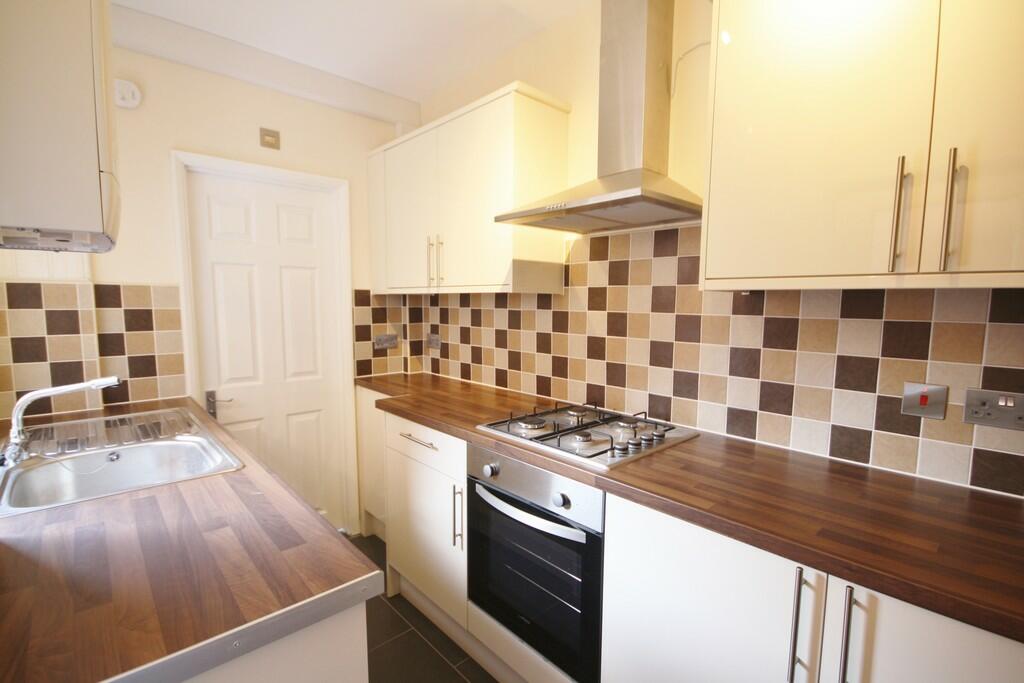 4 bed Mid Terraced House for rent in Leicester. From Keywest Estate Agents - Leicester