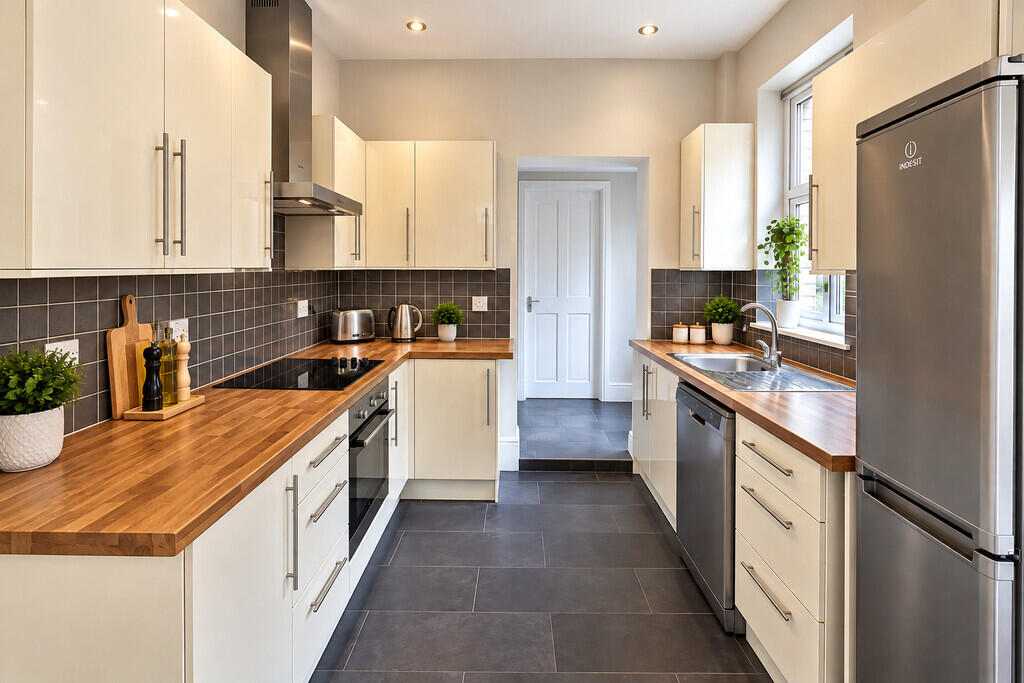 4 bed Mid Terraced House for rent in Leicester Forest East. From Keywest Estate Agents - Leicester