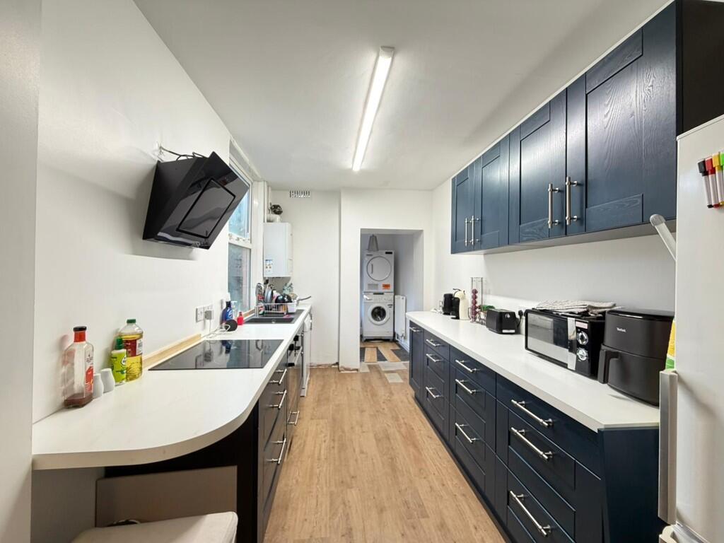 3 bed Mid Terraced House for rent in Leicester. From Keywest Estate Agents - Leicester