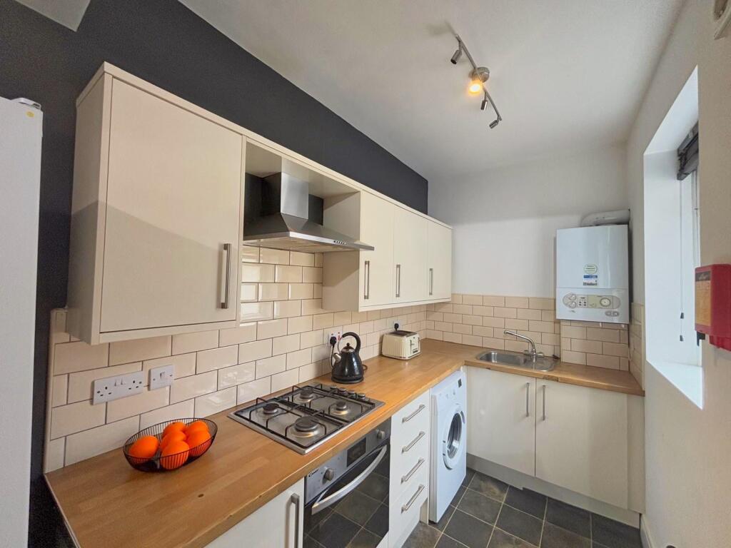 4 bed House Share for rent in Long Line. From Dove Properties - Sheffield