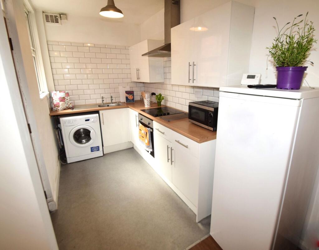 4 bed House Share for rent in Long Line. From Dove Properties - Sheffield