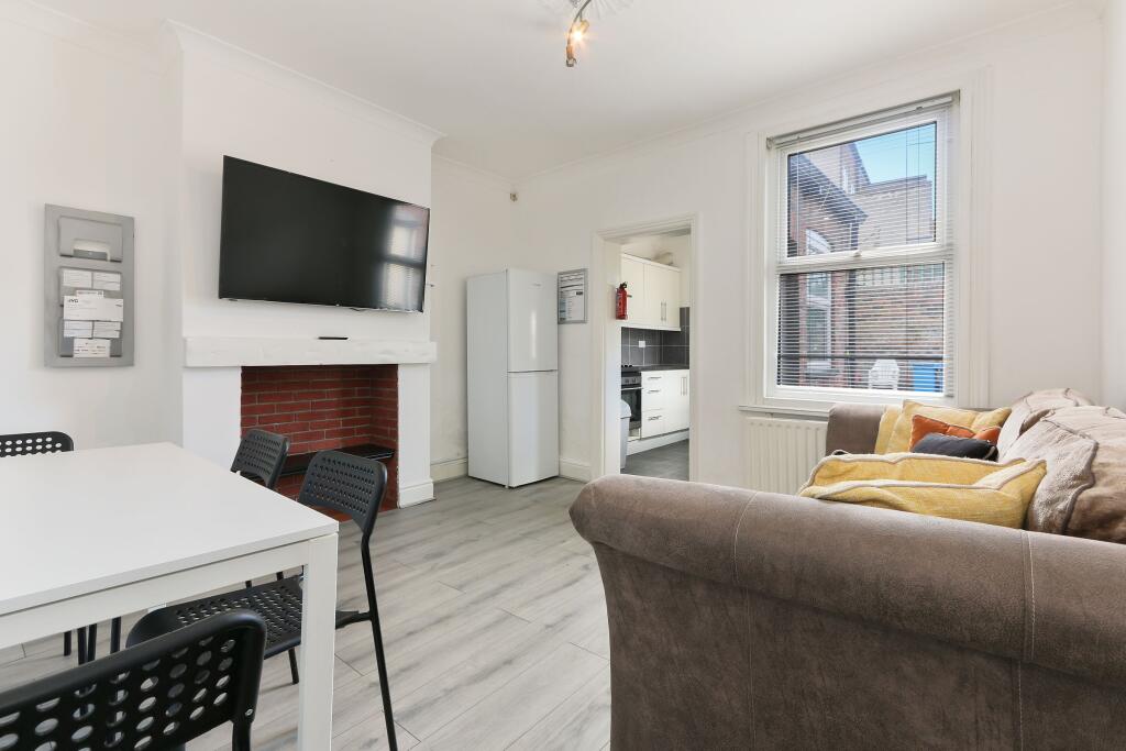 4 bed House Share for rent in Long Line. From Dove Properties - Sheffield
