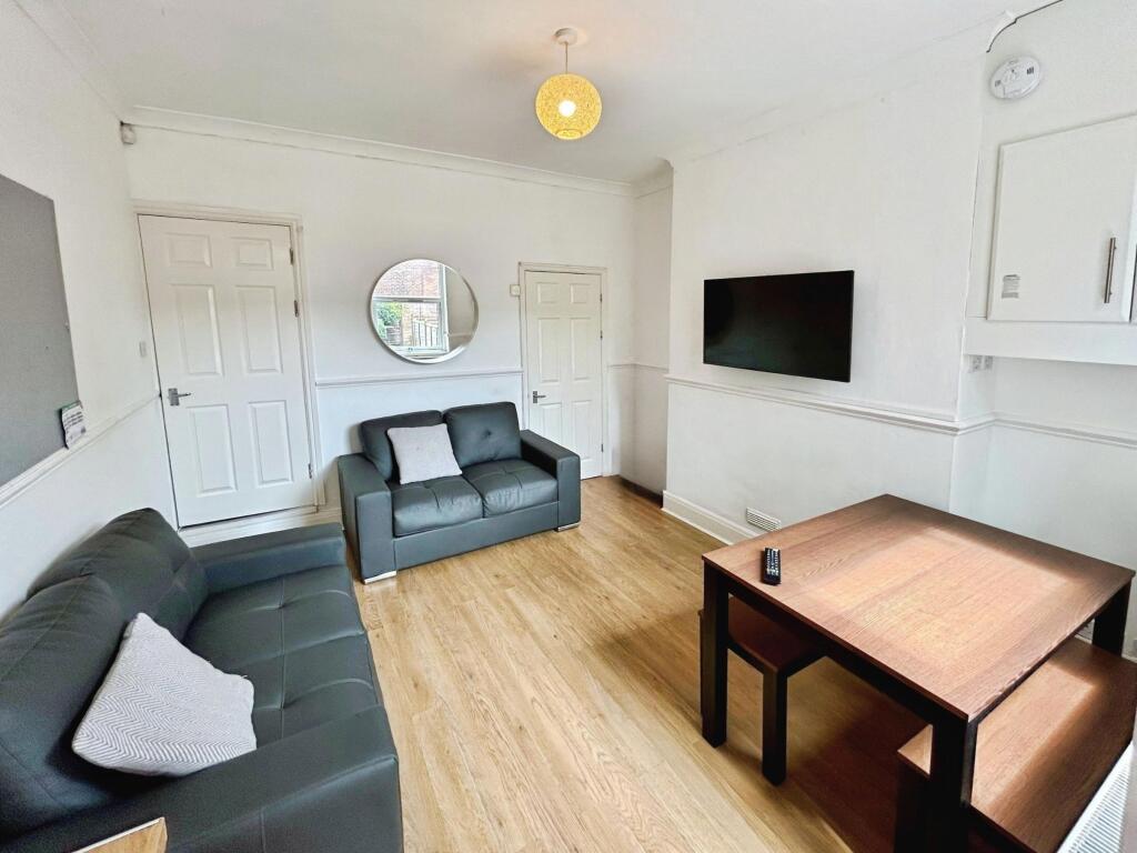 4 bed House Share for rent in Long Line. From Dove Properties - Sheffield