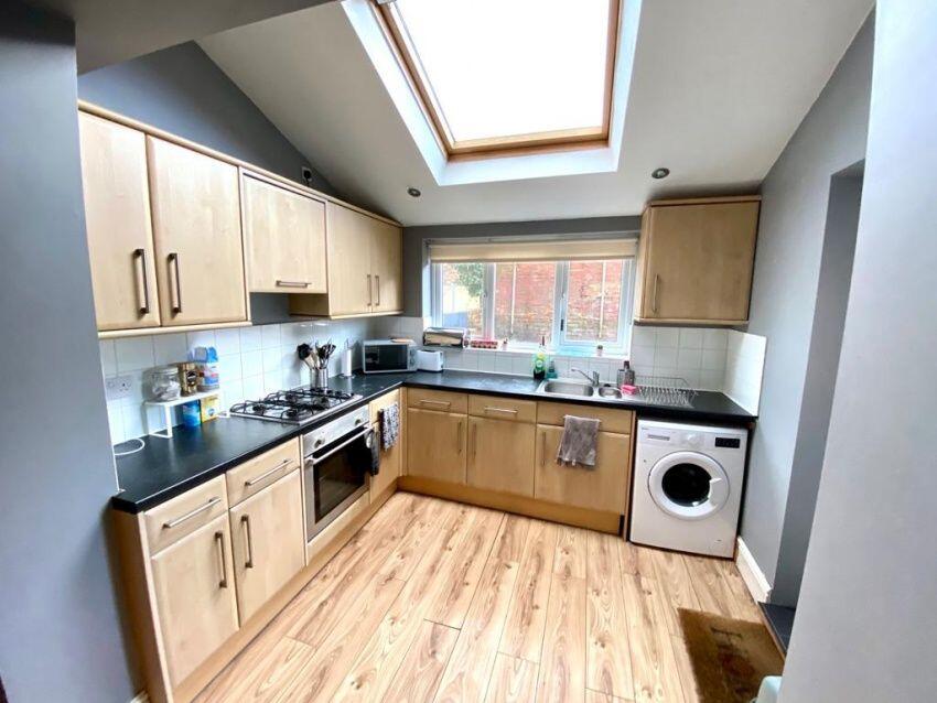 3 bed House Share for rent in Long Line. From Dove Properties - Sheffield