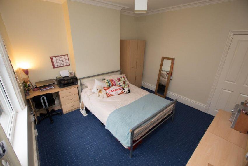 3 bed House Share for rent in Long Line. From Dove Properties - Sheffield