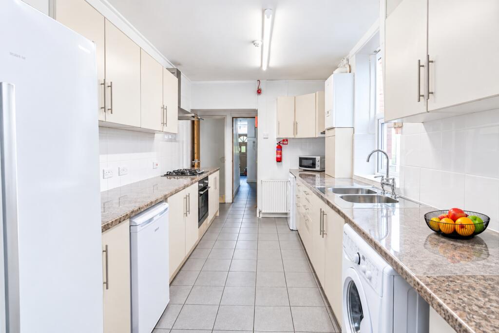 7 bed House Share for rent in Sheffield. From Dove Properties - Sheffield