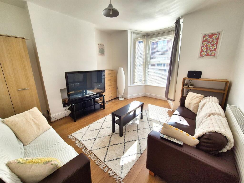 3 bed House Share for rent in Long Line. From Dove Properties - Sheffield
