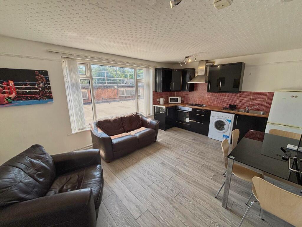 3 bed 1st Floor Flat for rent in Sheffield. From Dove Properties - Sheffield