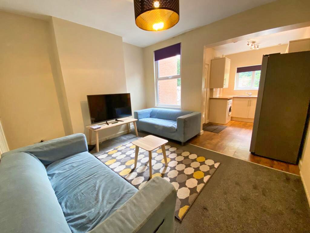 3 bed House Share for rent in Long Line. From Dove Properties - Sheffield