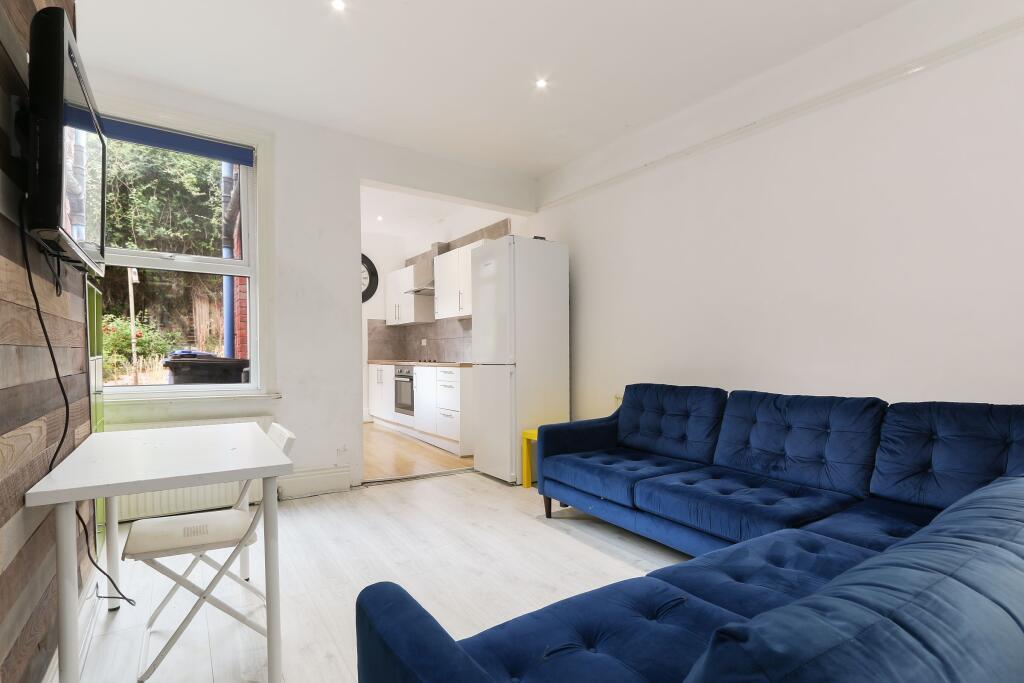 5 bed House Share for rent in Long Line. From Dove Properties - Sheffield