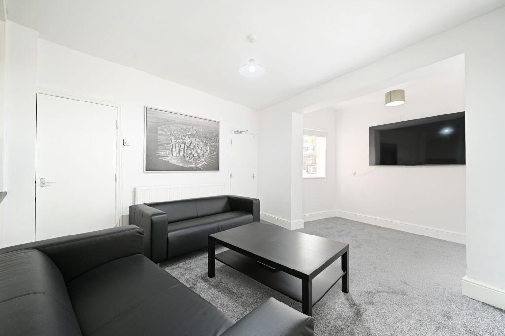 4 bed House Share for rent in Long Line. From Dove Properties - Sheffield