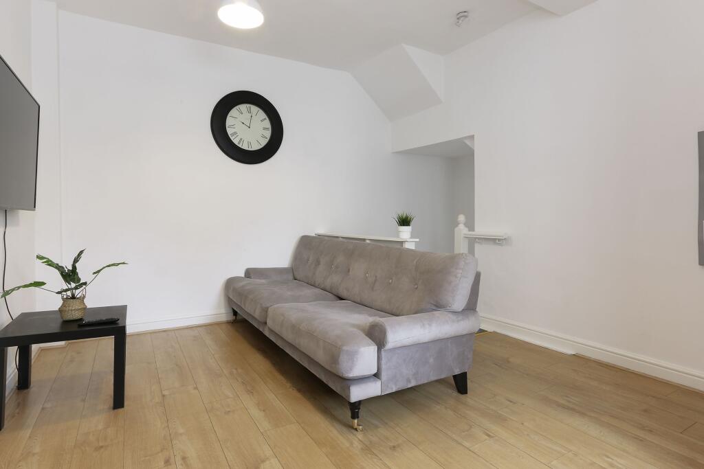 4 bed House Share for rent in Long Line. From Dove Properties - Sheffield
