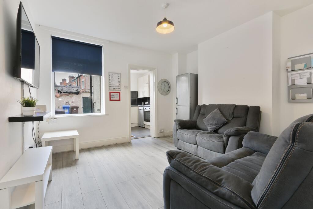 3 bed House Share for rent in Long Line. From Dove Properties - Sheffield
