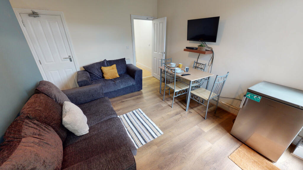 3 bed Mid Terraced House for rent in Lincoln. From Lighthouse Property Services Ltd - Lincoln